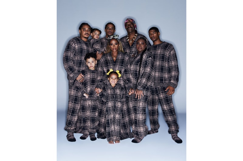 スキムス2022年ホリデーコレクションのキャンペーンビジュアルにスヌープドッグ一家が登場 Snoop Dogg and His Entire Family Front SKIMS' Holiday 2022 Campaign