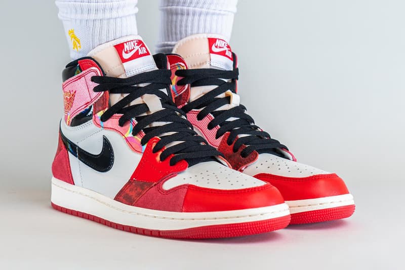 映画『スパイダーマン: アクロス・ザ・スパイダーバース』の公開を記念した Air Jordan 1 High OG が登場か On-Foot Look at the Air Jordan 1 High OG "'Spider-Man: Across the Spider-Verse'" Featuring comic book-inspired panels.