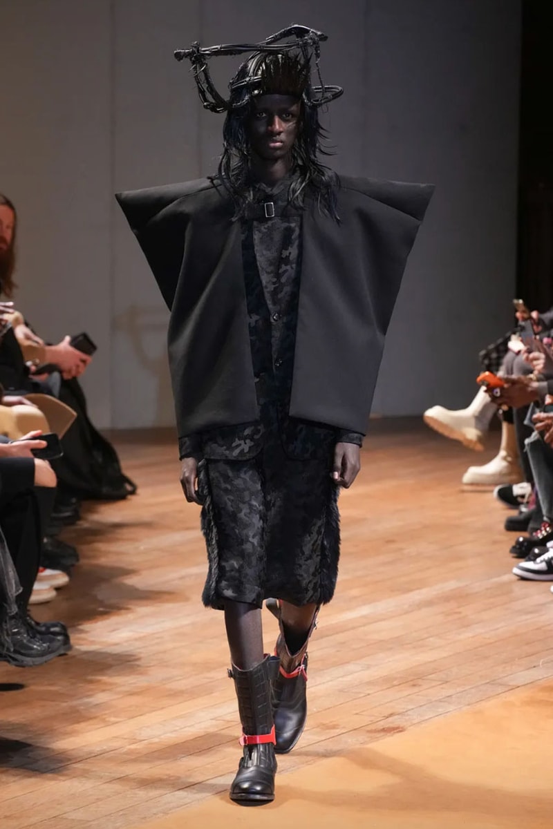 コム デ ギャルソン・オム プリュス 2023年秋冬コレクション COMME des GARÇONS HOMME PLUS FW23 Relies on Deconstruction and Reconstruction Unconventional cuts turn formalwear avant-garde.
