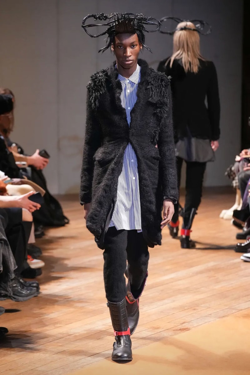 コム デ ギャルソン・オム プリュス 2023年秋冬コレクション COMME des GARÇONS HOMME PLUS FW23 Relies on Deconstruction and Reconstruction Unconventional cuts turn formalwear avant-garde.