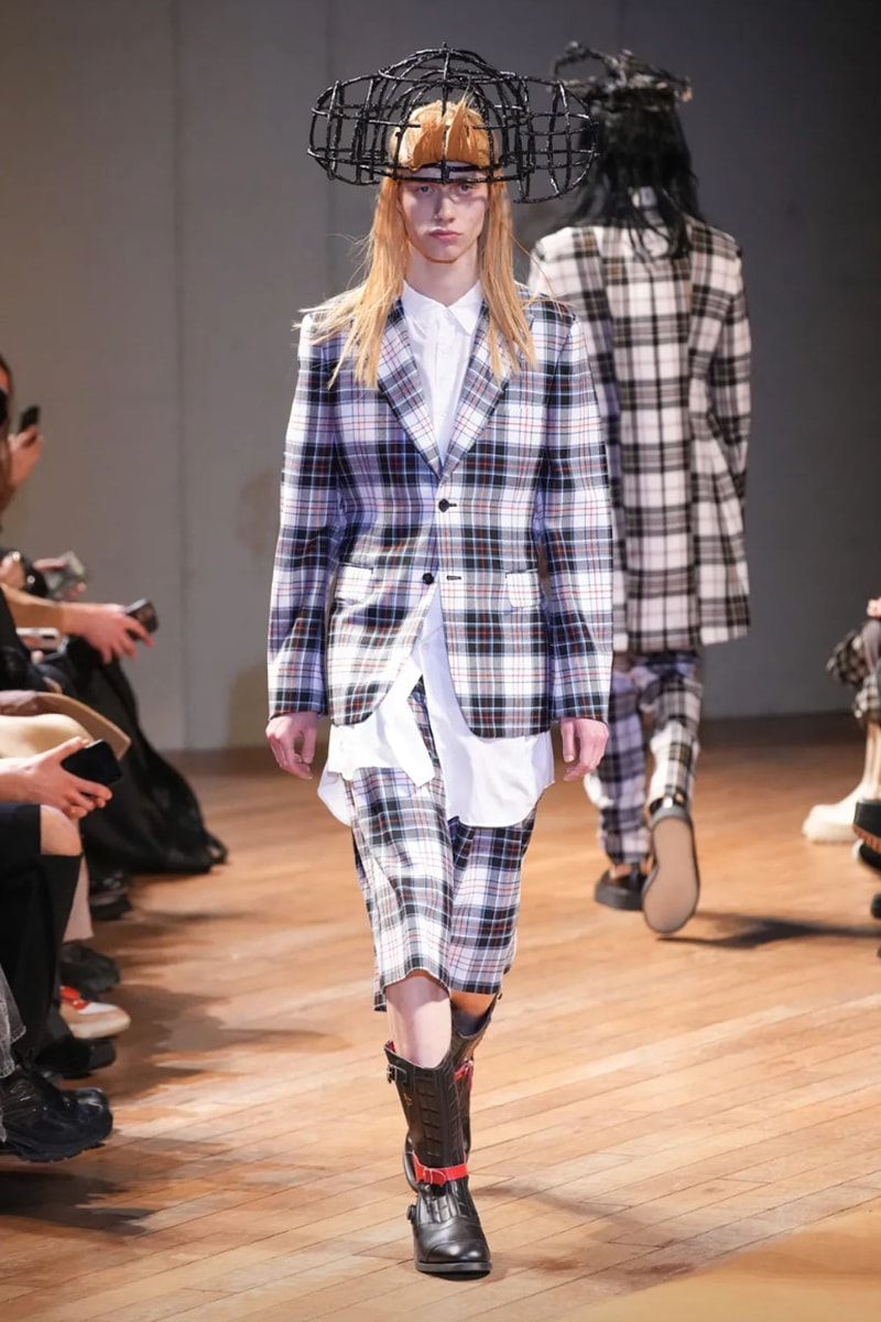 コム デ ギャルソン・オム プリュス 2023年秋冬コレクション COMME des GARÇONS HOMME PLUS FW23 Relies on Deconstruction and Reconstruction Unconventional cuts turn formalwear avant-garde.