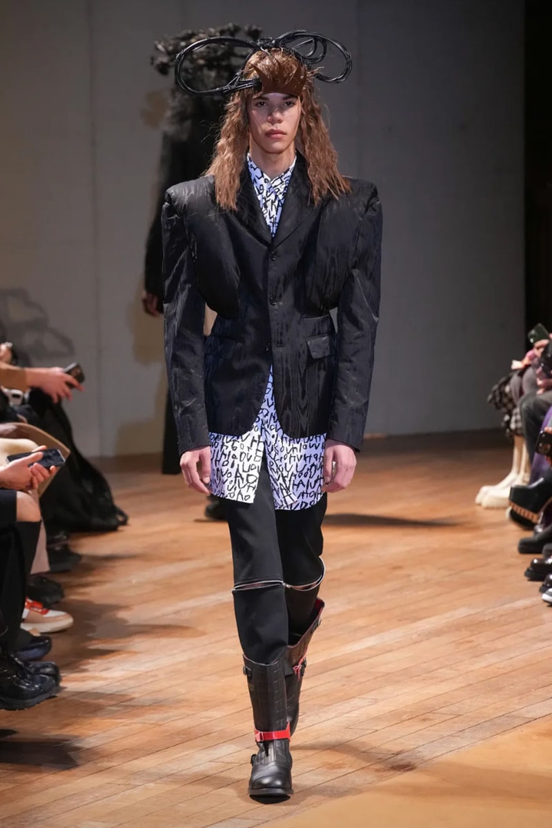 コム デ ギャルソン・オム プリュス 2023年秋冬コレクション COMME des GARÇONS HOMME PLUS FW23 Relies on Deconstruction and Reconstruction Unconventional cuts turn formalwear avant-garde.