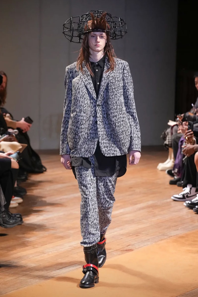 コム デ ギャルソン・オム プリュス 2023年秋冬コレクション COMME des GARÇONS HOMME PLUS FW23 Relies on Deconstruction and Reconstruction Unconventional cuts turn formalwear avant-garde.