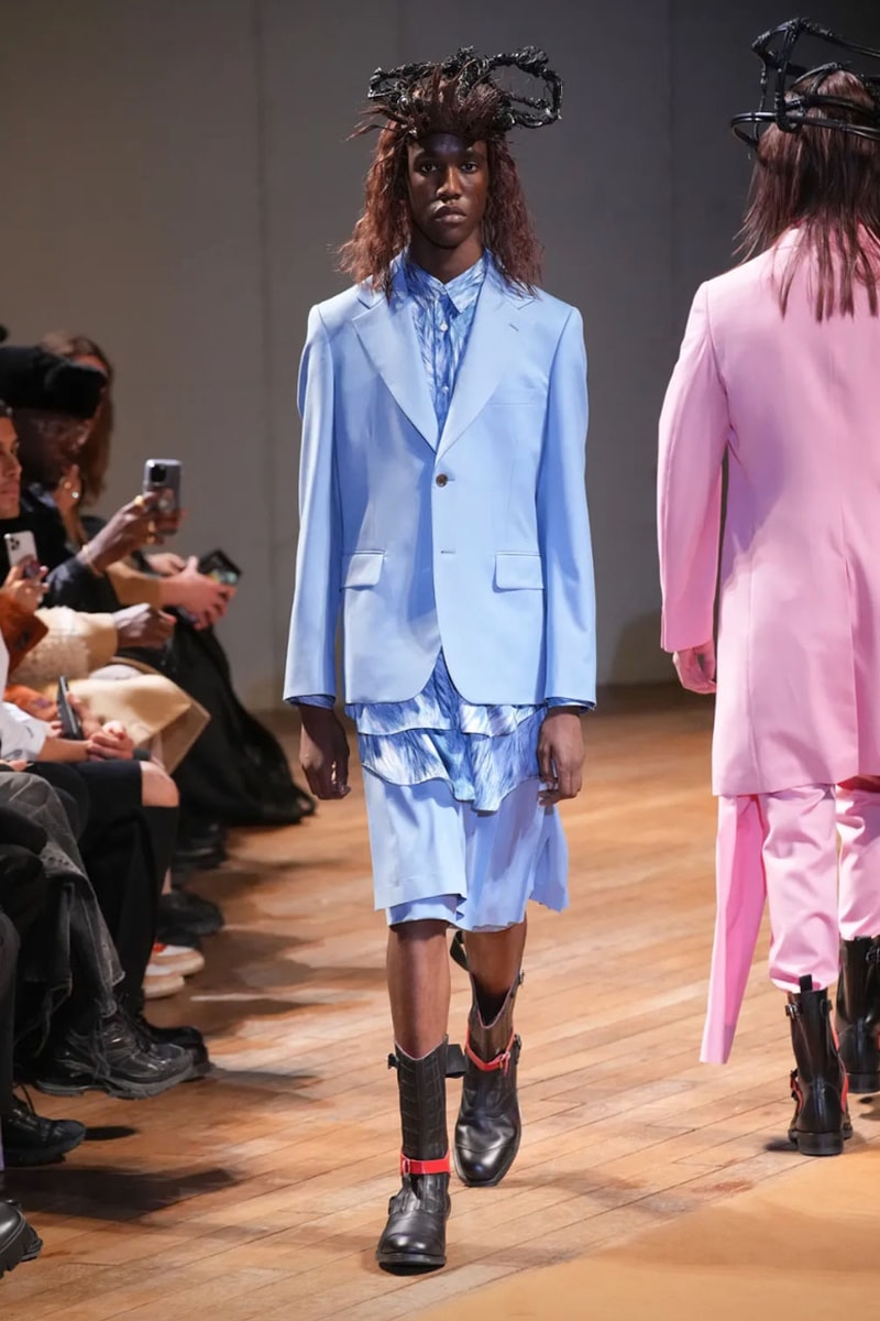 コム デ ギャルソン・オム プリュス 2023年秋冬コレクション COMME des GARÇONS HOMME PLUS FW23 Relies on Deconstruction and Reconstruction Unconventional cuts turn formalwear avant-garde.