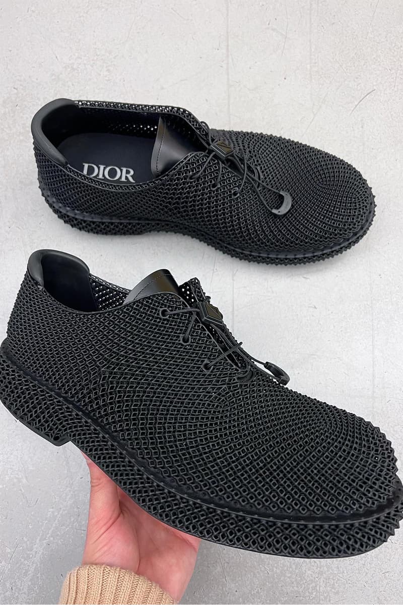 ディオールが3Dプリンターを用いて制作した新作ブーツをお披露目 Thibo Denis dior men winter 2023 collection grid weave black leather release info closer look