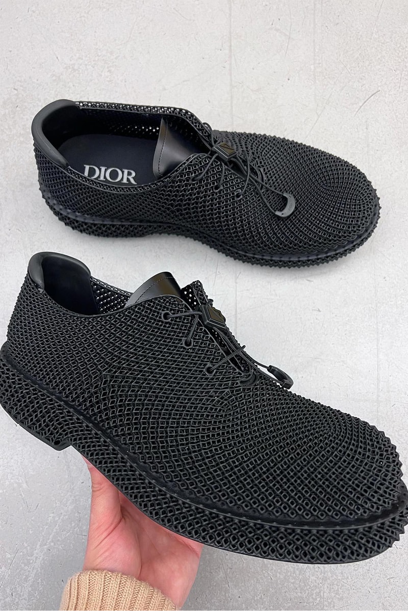 ディオールが3Dプリンターを用いて制作した新作ブーツをお披露目 Thibo Denis dior men winter 2023 collection grid weave black leather release info closer look