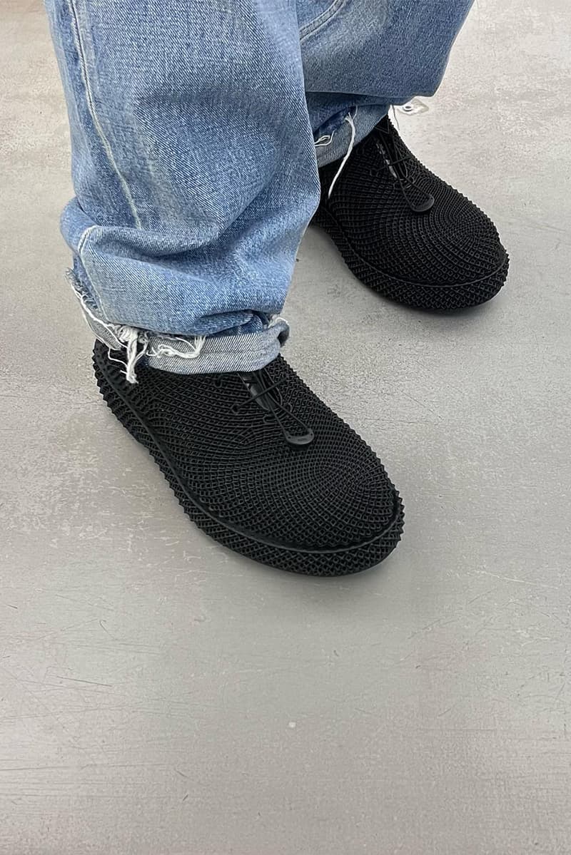 ディオールが3Dプリンターを用いて制作した新作ブーツをお披露目 Thibo Denis dior men winter 2023 collection grid weave black leather release info closer look