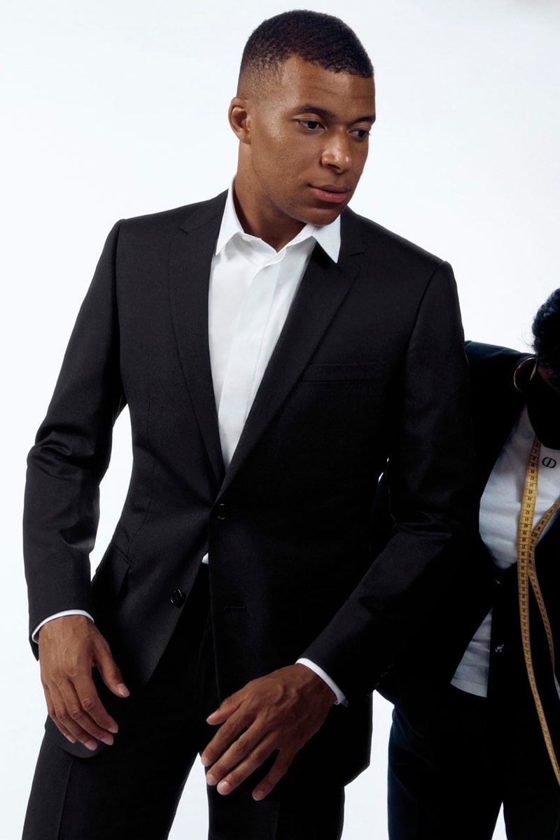 ディオールがパリ・サンジェルマンのオフィシャルワードローブを発表　Kim Jones Outfits Paris Saint-Germain With Timeless Dior Men's Designs