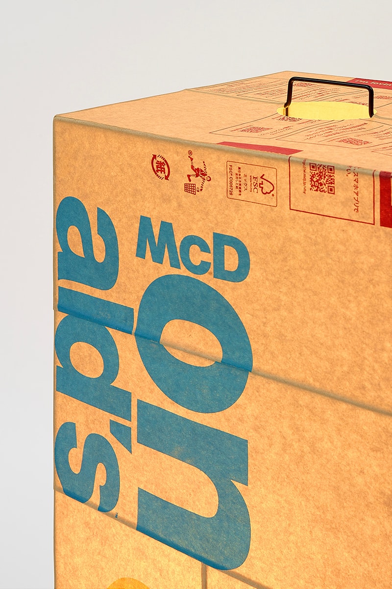 韓国人アーティスト ギュハン・リーがマクドナルドの紙袋を使用したランプを発表 Check Out These McDonald's Paper Bag Lamps Lighting sculptures by Seoul-based artist Gyuhan Lee.