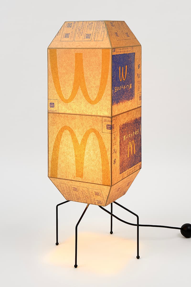 韓国人アーティスト ギュハン・リーがマクドナルドの紙袋を使用したランプを発表 Check Out These McDonald's Paper Bag Lamps Lighting sculptures by Seoul-based artist Gyuhan Lee.