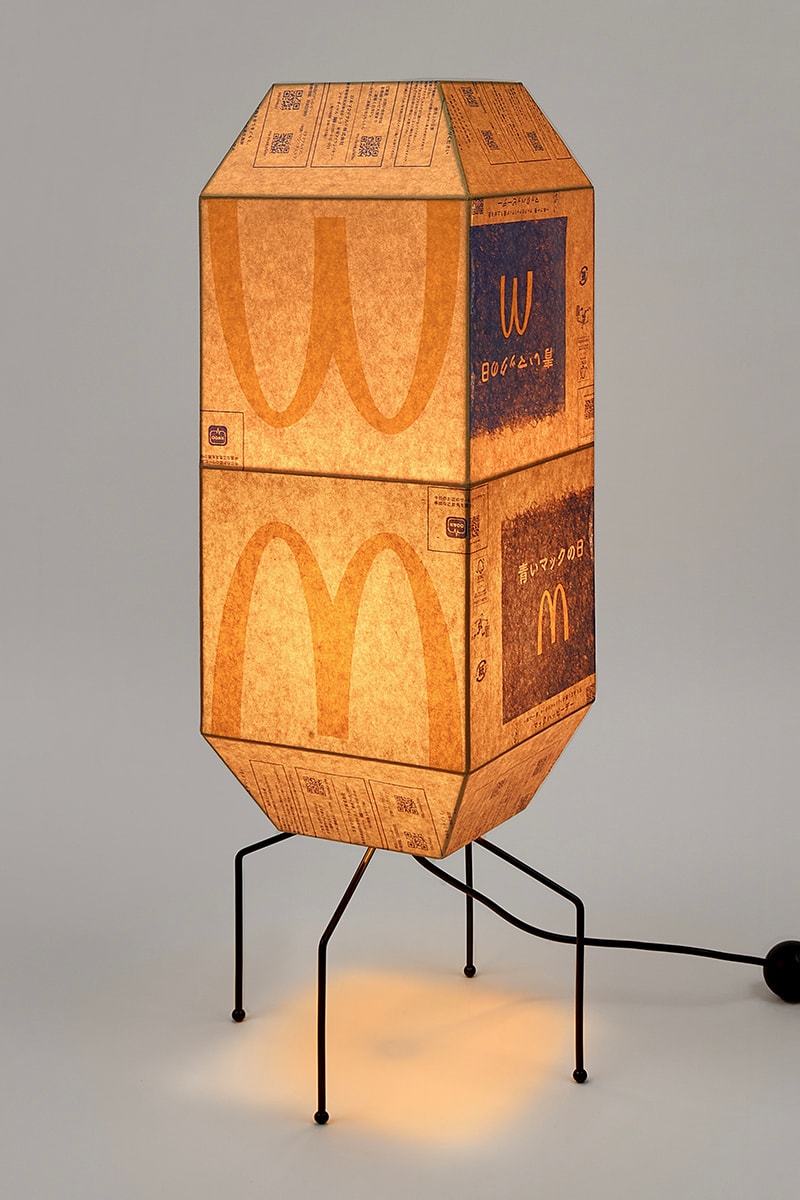 韓国人アーティスト ギュハン・リーがマクドナルドの紙袋を使用したランプを発表 Check Out These McDonald's Paper Bag Lamps Lighting sculptures by Seoul-based artist Gyuhan Lee.