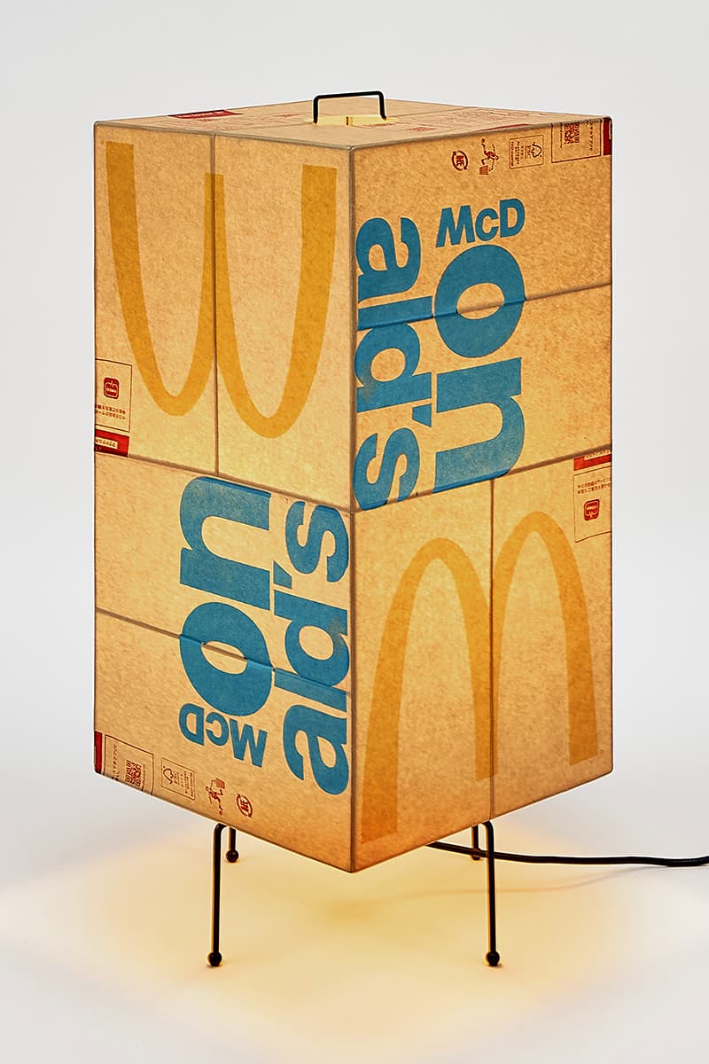 韓国人アーティスト ギュハン・リーがマクドナルドの紙袋を使用したランプを発表 Check Out These McDonald's Paper Bag Lamps Lighting sculptures by Seoul-based artist Gyuhan Lee.