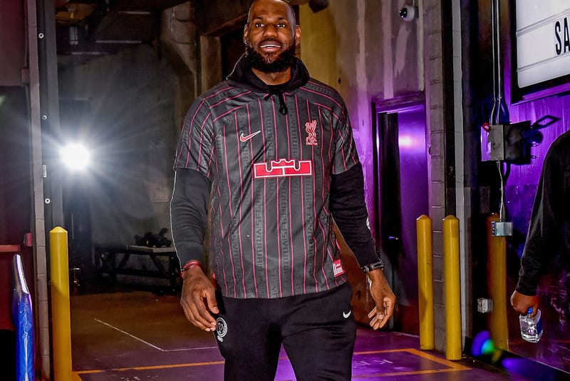 レブロン・ジェームズが Nike x リヴァプール FC とのコラボジャージを発表