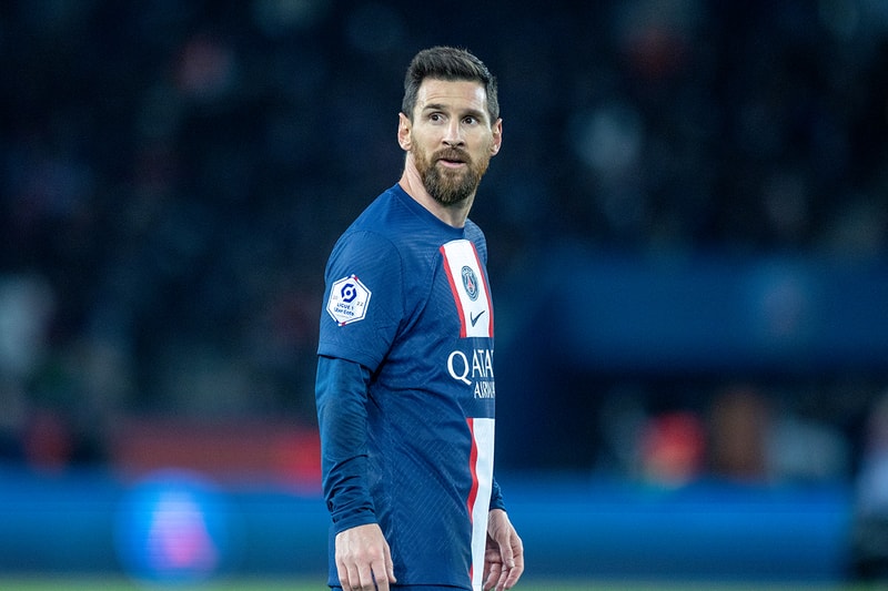 ワールドカップ後にリオネル・メッシの着用した PSG ユニフォームが600万円以上で落札 Lionel Messi's PSG shirt sells for HUGE £38,400 リオネル・メッシのat an auction news