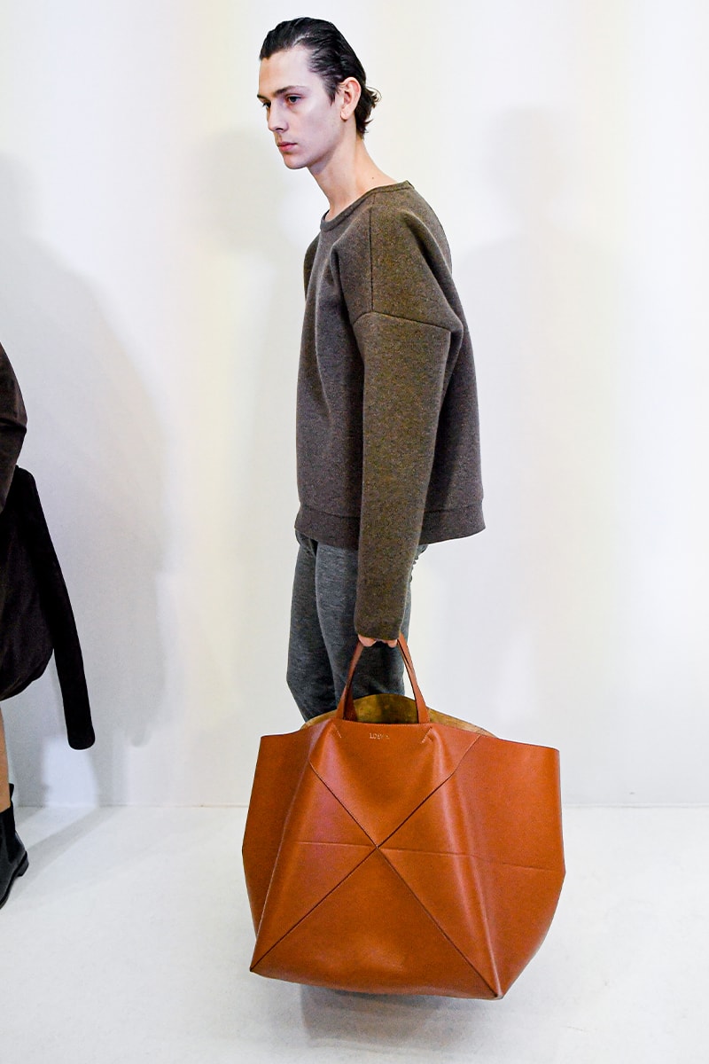 ロエベ 2023年秋冬メンズコレクション LOEWE Fall/Winter 2023 Paris Fashion Week FW23 PFW Jonathan Anderson Julien Nguyen Runway Show Collection Men's
