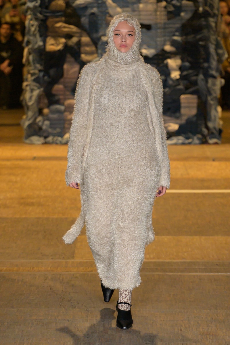 マリーン セル 2023年秋冬コレクション Marine Serre FW23 "Rising Shelter" Paris Fashion Week moon symbol optimism dystopian future noaj cyrus grande halle de la villette