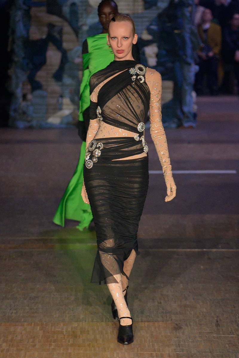マリーン セル 2023年秋冬コレクション Marine Serre FW23 "Rising Shelter" Paris Fashion Week moon symbol optimism dystopian future noaj cyrus grande halle de la villette