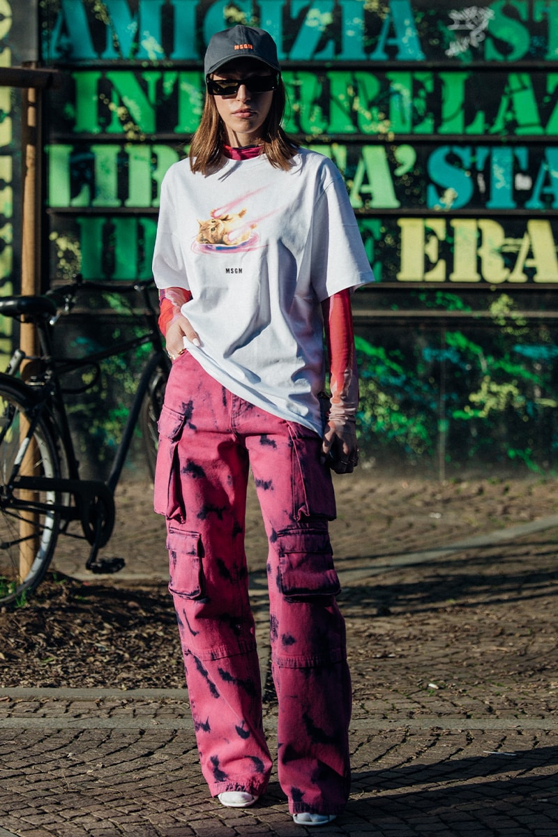 Streetstyle：ミラノ・ファッションウィーク2023年秋冬 Wild Colors and Audacious Patterns Dazzle Mens Milan Fashion Week FW23 Street Style fall winter 2023 fendi gucci adidas baguette kim jones prada raf simons charles jeffrey loverboy milanese etro charles jeffrey loverboy