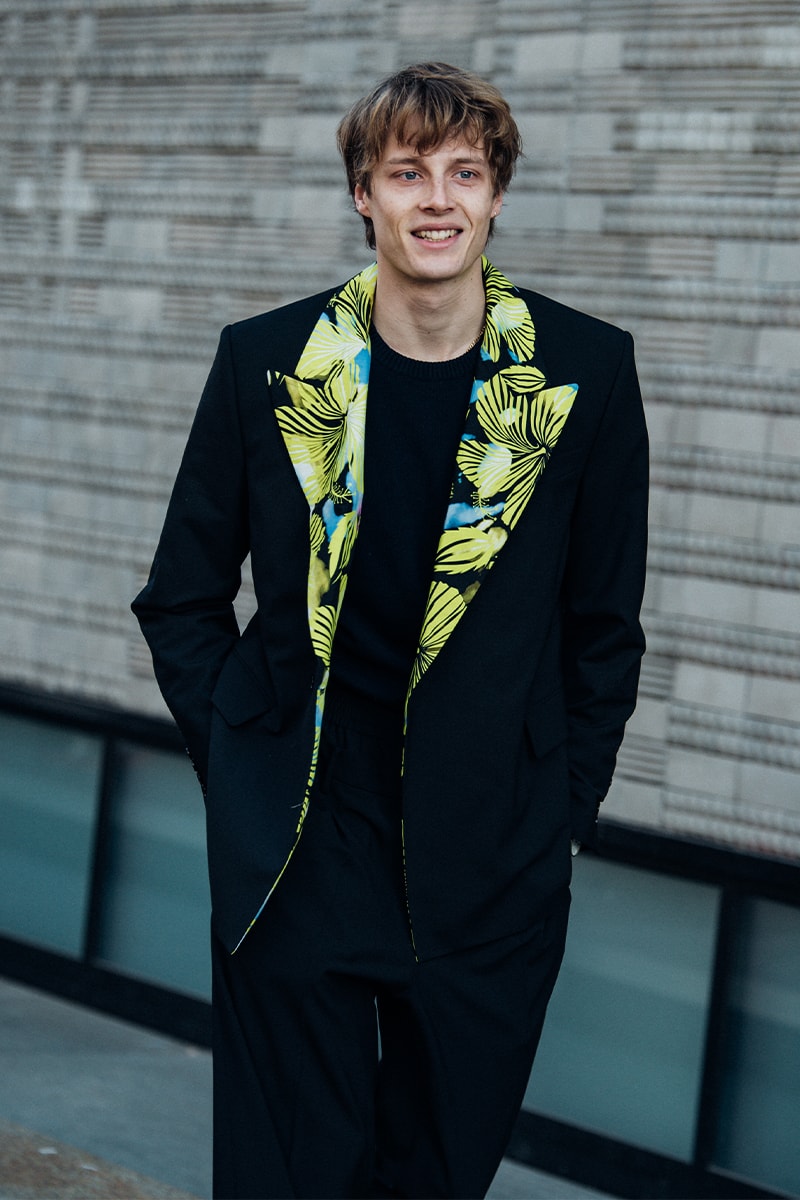 Streetstyle：ミラノ・ファッションウィーク2023年秋冬 Wild Colors and Audacious Patterns Dazzle Mens Milan Fashion Week FW23 Street Style fall winter 2023 fendi gucci adidas baguette kim jones prada raf simons charles jeffrey loverboy milanese etro charles jeffrey loverboy