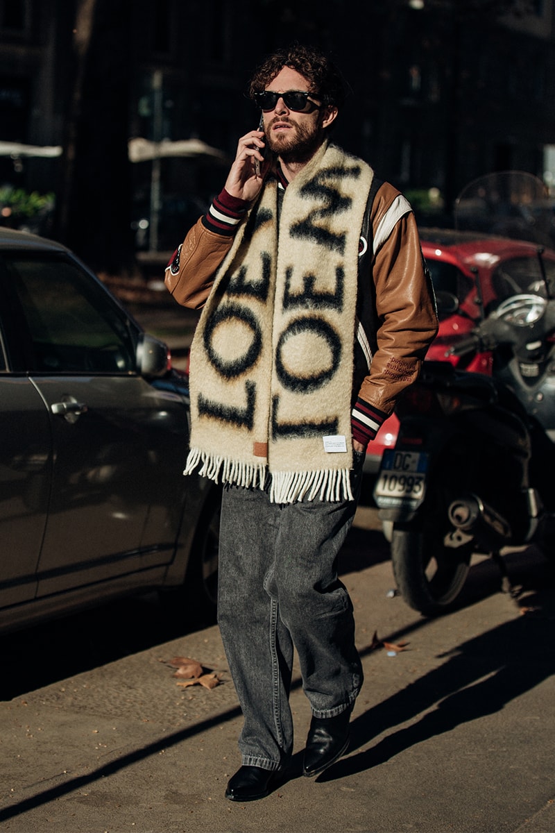 Streetstyle：ミラノ・ファッションウィーク2023年秋冬 Wild Colors and Audacious Patterns Dazzle Mens Milan Fashion Week FW23 Street Style fall winter 2023 fendi gucci adidas baguette kim jones prada raf simons charles jeffrey loverboy milanese etro charles jeffrey loverboy