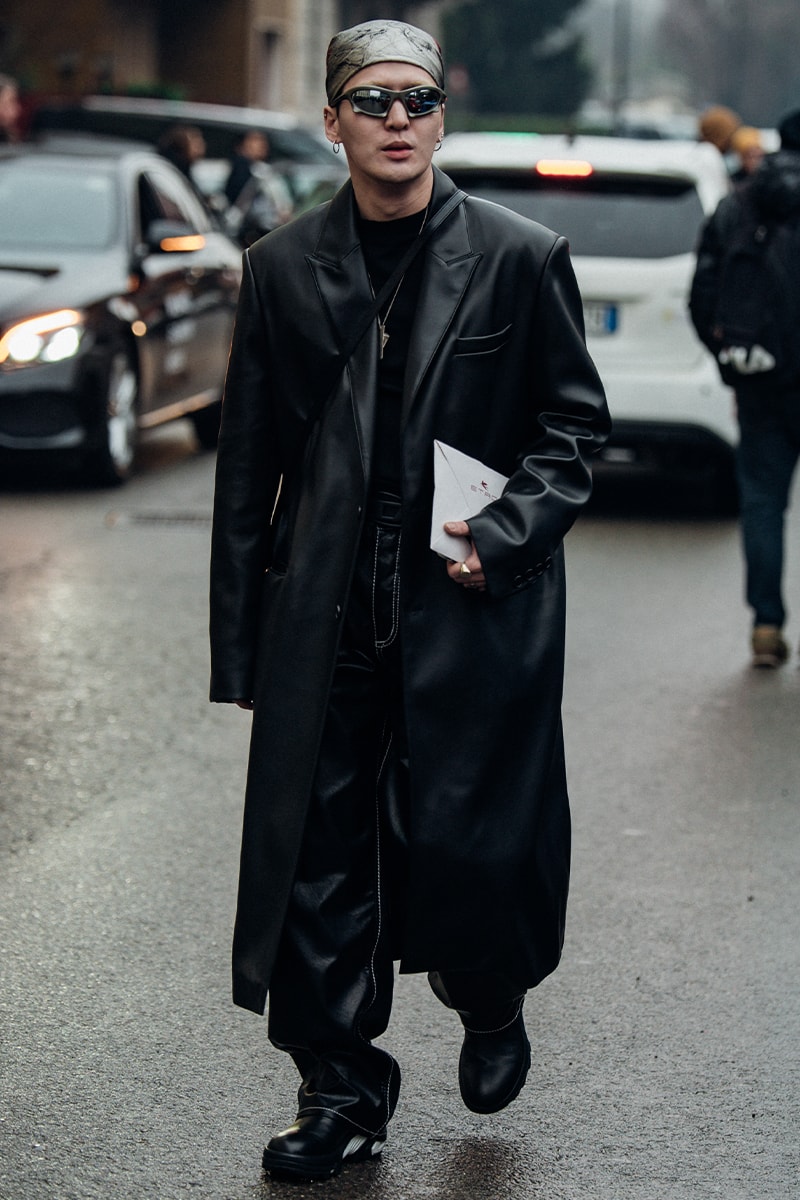 Streetstyle：ミラノ・ファッションウィーク2023年秋冬 Wild Colors and Audacious Patterns Dazzle Mens Milan Fashion Week FW23 Street Style fall winter 2023 fendi gucci adidas baguette kim jones prada raf simons charles jeffrey loverboy milanese etro charles jeffrey loverboy