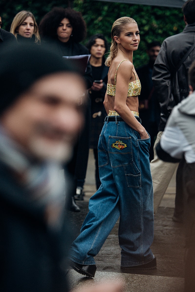 Streetstyle：ミラノ・ファッションウィーク2023年秋冬 Wild Colors and Audacious Patterns Dazzle Mens Milan Fashion Week FW23 Street Style fall winter 2023 fendi gucci adidas baguette kim jones prada raf simons charles jeffrey loverboy milanese etro charles jeffrey loverboy