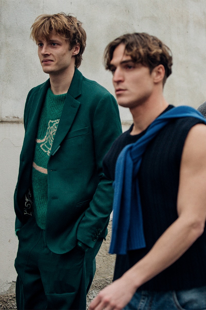 Streetstyle：ミラノ・ファッションウィーク2023年秋冬 Wild Colors and Audacious Patterns Dazzle Mens Milan Fashion Week FW23 Street Style fall winter 2023 fendi gucci adidas baguette kim jones prada raf simons charles jeffrey loverboy milanese etro charles jeffrey loverboy