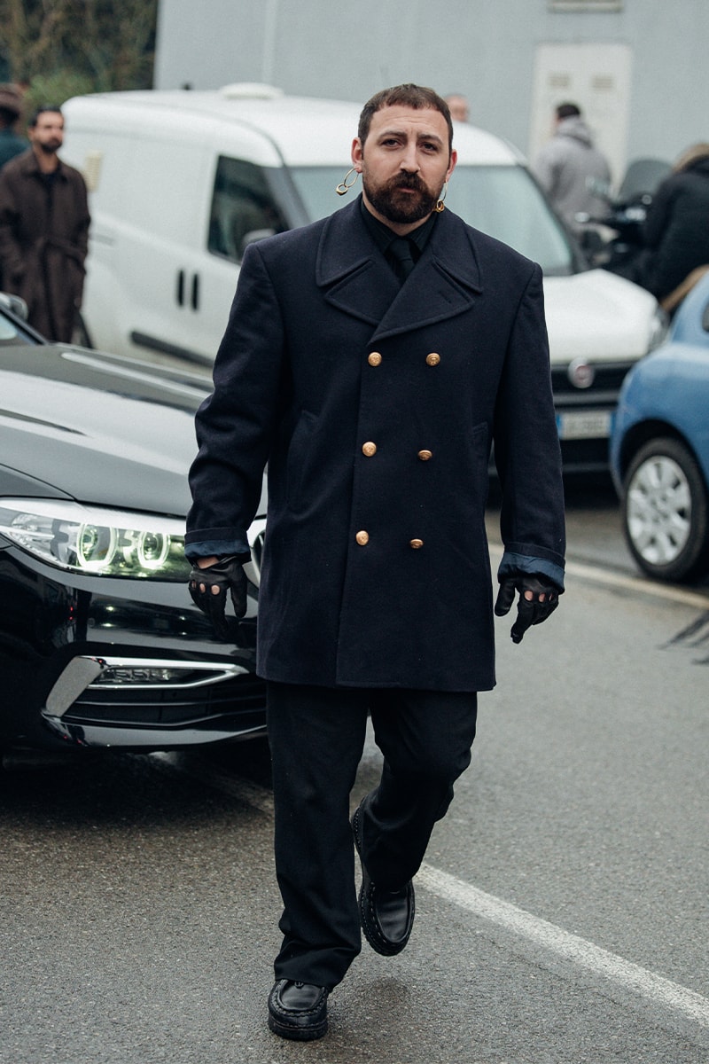 Streetstyle：ミラノ・ファッションウィーク2023年秋冬 Wild Colors and Audacious Patterns Dazzle Mens Milan Fashion Week FW23 Street Style fall winter 2023 fendi gucci adidas baguette kim jones prada raf simons charles jeffrey loverboy milanese etro charles jeffrey loverboy