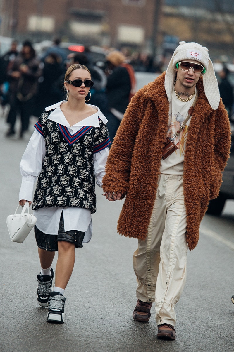 Streetstyle：ミラノ・ファッションウィーク2023年秋冬 Wild Colors and Audacious Patterns Dazzle Mens Milan Fashion Week FW23 Street Style fall winter 2023 fendi gucci adidas baguette kim jones prada raf simons charles jeffrey loverboy milanese etro charles jeffrey loverboy