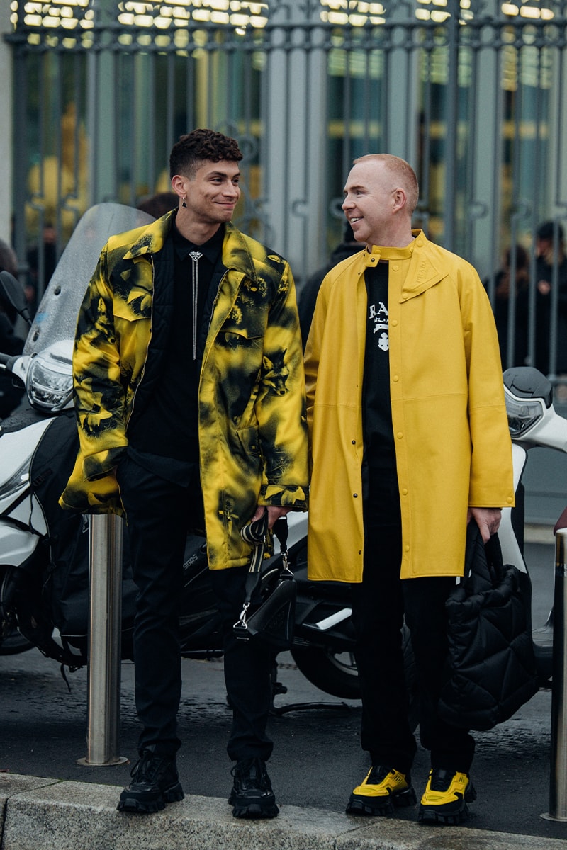 Streetstyle：ミラノ・ファッションウィーク2023年秋冬 Wild Colors and Audacious Patterns Dazzle Mens Milan Fashion Week FW23 Street Style fall winter 2023 fendi gucci adidas baguette kim jones prada raf simons charles jeffrey loverboy milanese etro charles jeffrey loverboy