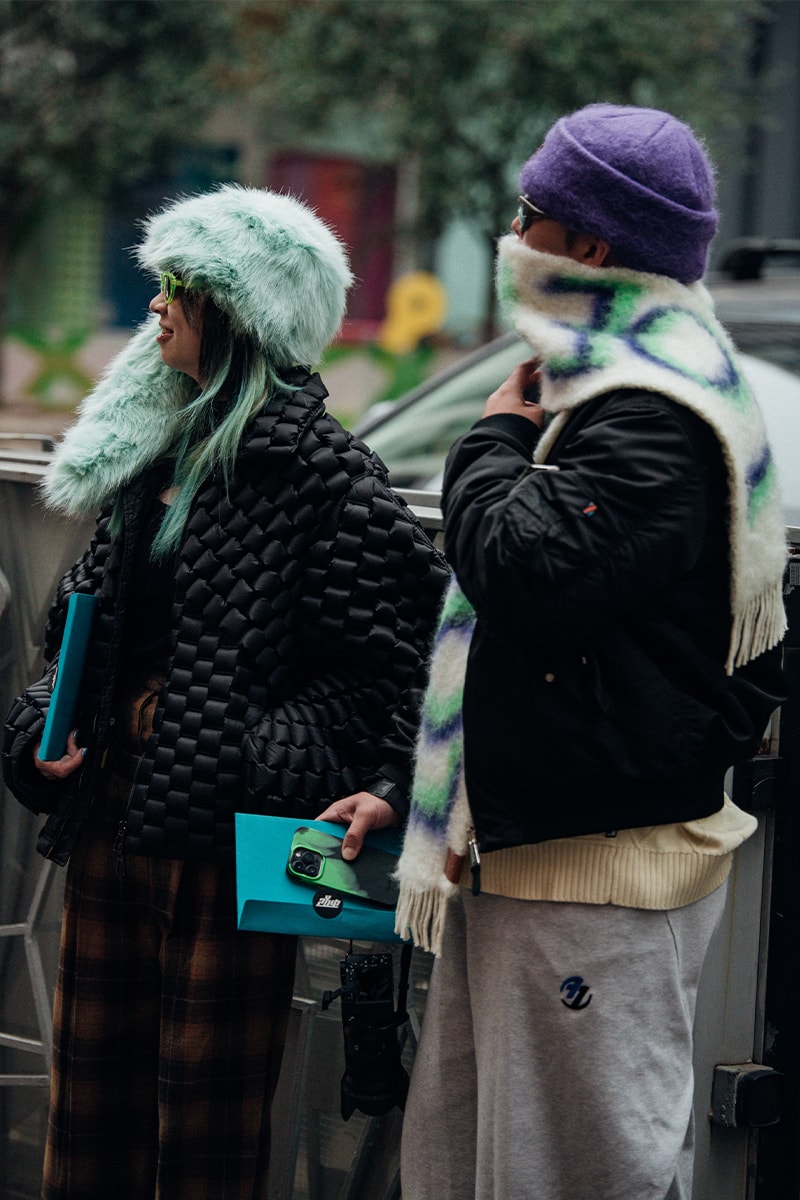 Streetstyle：ミラノ・ファッションウィーク2023年秋冬 Wild Colors and Audacious Patterns Dazzle Mens Milan Fashion Week FW23 Street Style fall winter 2023 fendi gucci adidas baguette kim jones prada raf simons charles jeffrey loverboy milanese etro charles jeffrey loverboy