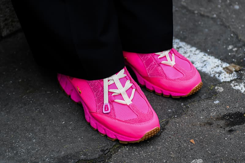 2023年秋冬パリ・ファッションウィーク・メンズにおけるフットウェアのトレンドをチェック Here are the Biggest Street Style Footwear Trends at Men's Paris Fashion Week FW23 Nike collaborations reigned supreme this season.