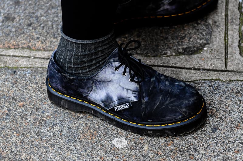 2023年秋冬パリ・ファッションウィーク・メンズにおけるフットウェアのトレンドをチェック Here are the Biggest Street Style Footwear Trends at Men's Paris Fashion Week FW23 Nike collaborations reigned supreme this season.