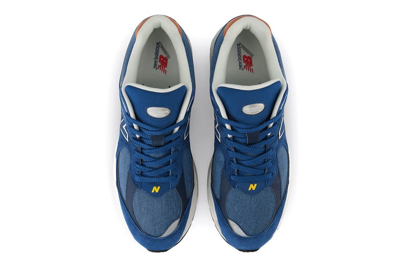 ニューバランスの新定番 2002R に新作 “デニムパック” が登場 New Balance Offers Three 2002R’s in Its New "Denim Pack" Available in “Atlantic Blue,” black, and white colorways.