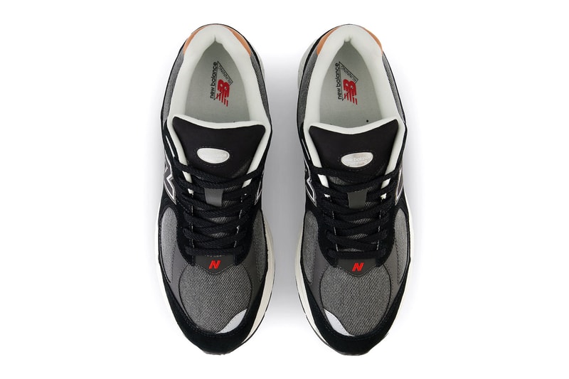 ニューバランスの新定番 2002R に新作 “デニムパック” が登場 New Balance Offers Three 2002R’s in Its New "Denim Pack" Available in “Atlantic Blue,” black, and white colorways.