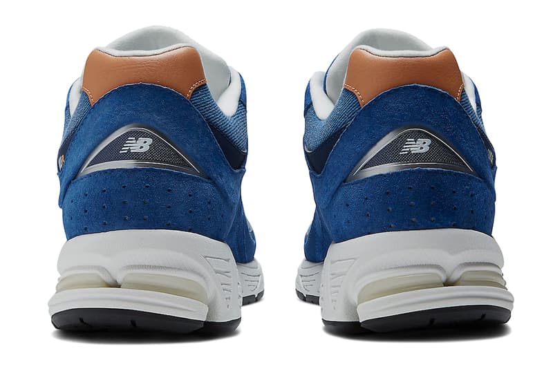 ニューバランスの新定番 2002R に新作 “デニムパック” が登場 New Balance Offers Three 2002R’s in Its New "Denim Pack" Available in “Atlantic Blue,” black, and white colorways.