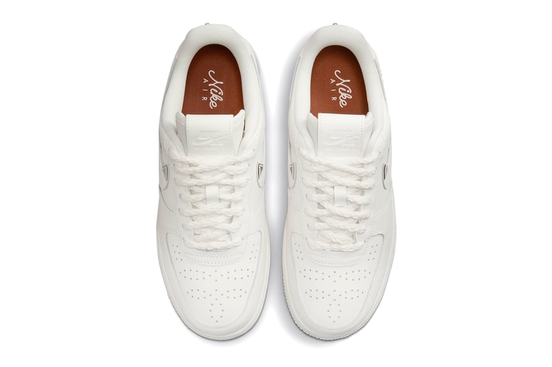 ナイキからスウッシュにクロムキャップをあしらったエアフォース 1の新作が登場 Nike Air Force 1 Sail Chrome Swoosh Sneaker Trainer Footwear Style Fashion Rope Laces Rubber Outsole 