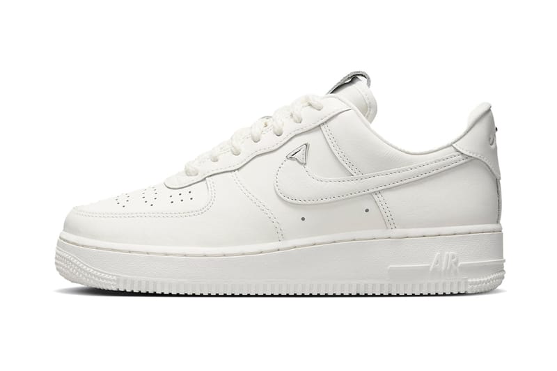 Nike からスウッシュにクロムキャップをあしらった Air Force 1 の新作が登場