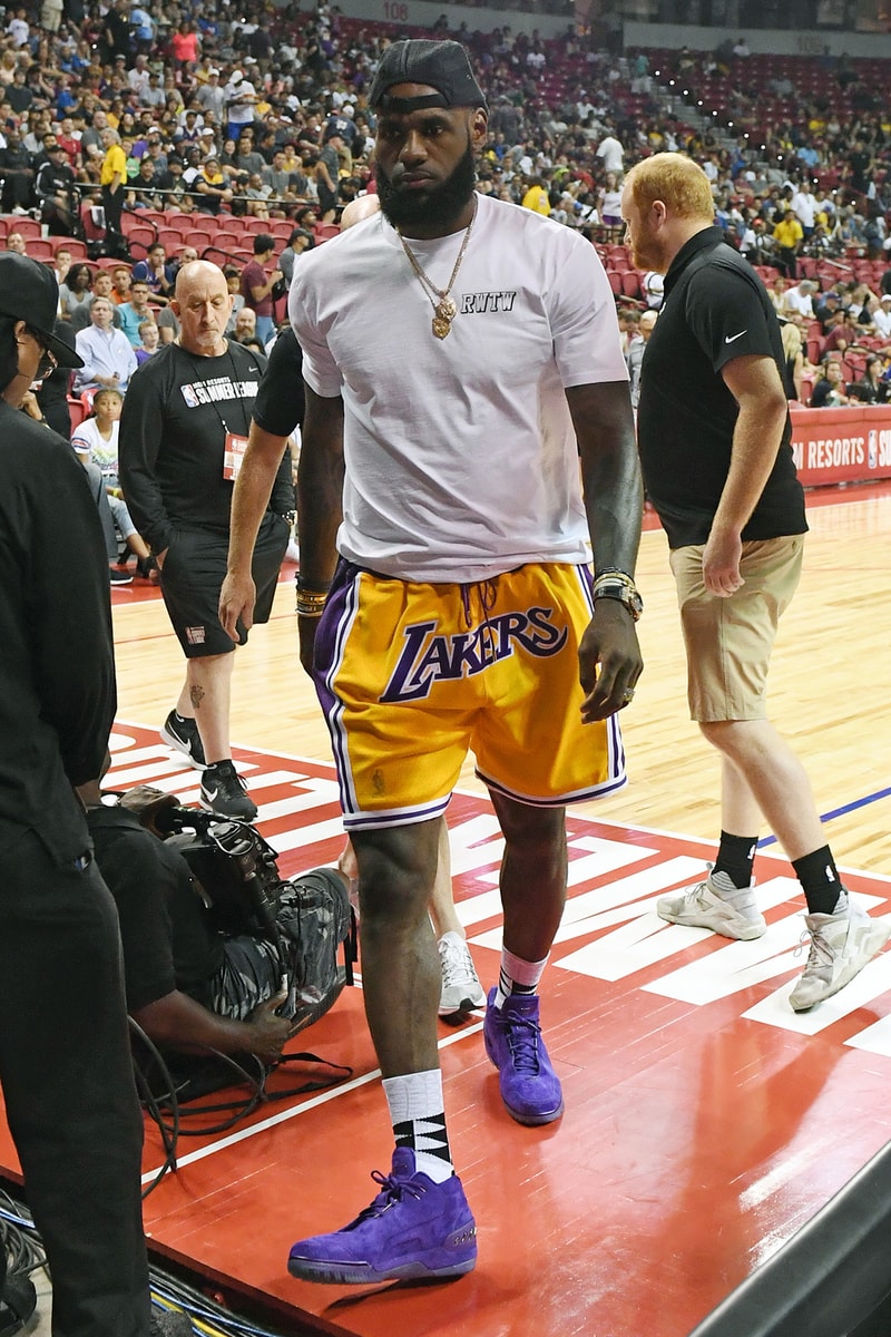 ナイキエアズームジェネレーション幻の PE モデル “コートパープル” が2023年夏にリリースか LeBron James' Nike Air Zoom Generation PE "Court Purple" Reportedly Releasing This Summer The purple suede shoes were first spotted on James during the 2018 NBA Finals.