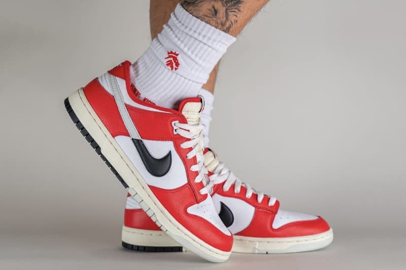 ナイキダンクローにブルズカラーを纏った新色 “シカゴ スプリット“ が登場か On-Foot Look at the Nike Dunk Low "Chicago Split" Adding a twist to the classic “Chicago” colorway.