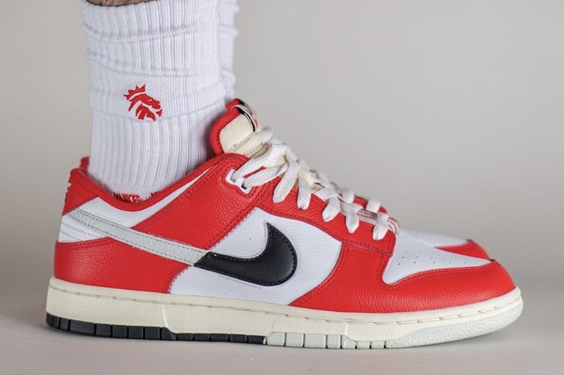 ナイキダンクローにブルズカラーを纏った新色 “シカゴ スプリット“ が登場か On-Foot Look at the Nike Dunk Low "Chicago Split" Adding a twist to the classic “Chicago” colorway.