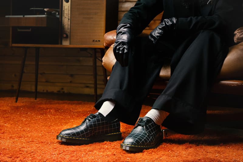 アンダーカバー x ドクターマーチンによる2023年春夏シーズンの最新コラボシューズが発売 Undercover and Dr. Martens Take a Trip to the Cinema in New 1461 Collaboration Featuring Undercover’s checkered pattern and embossed slogan “WE MAKE NOISE NOT CLOTHES.”