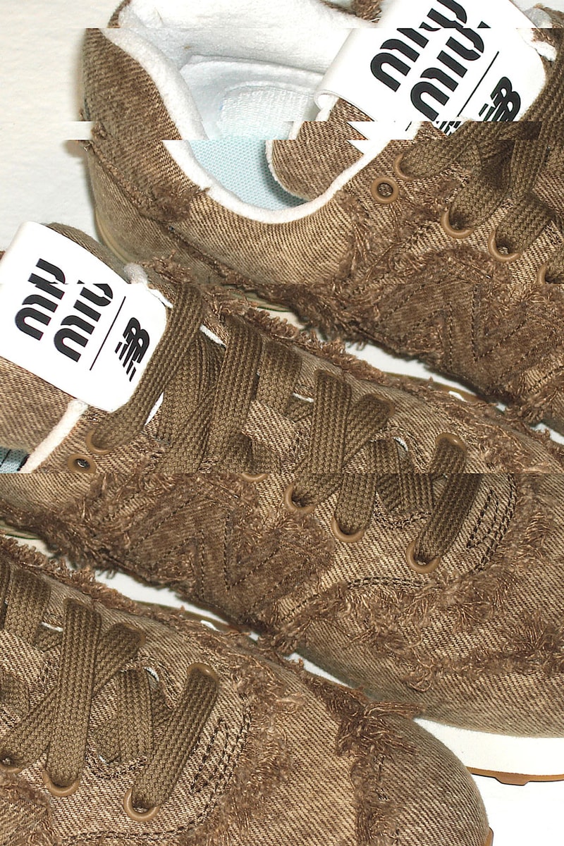ミュウミュウxニューバランスによるコラボ574から新色3型が発売 Miu Miu New Colors Colorways Spring Summer 2023 Show Retail Distressed Frayed Denim Shoes Sneakers New Balance 574 Collaboration