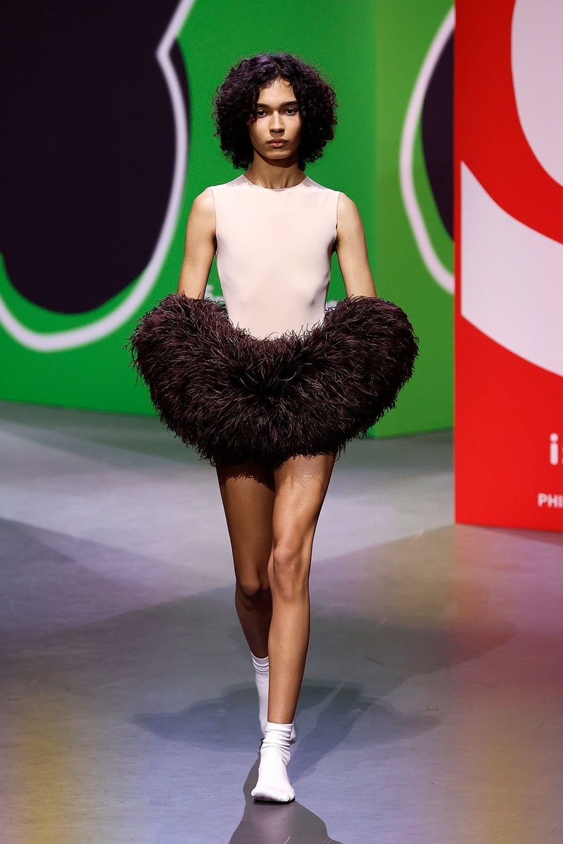 JWアンダーソン 2023年秋冬ウィメンズコレクション JW Anderson Fall Winter 2023 London Fashion Week FW23 Runway Show Jonathan Anderson michael clark company 