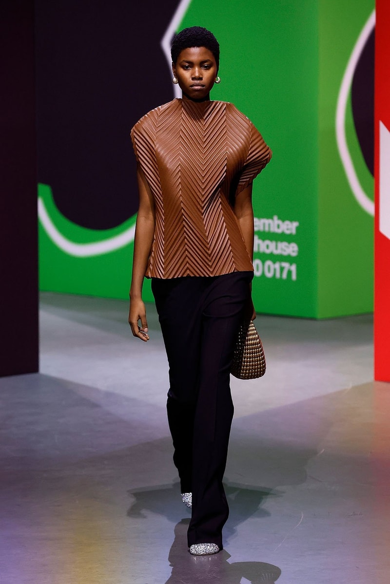 JWアンダーソン 2023年秋冬ウィメンズコレクション JW Anderson Fall Winter 2023 London Fashion Week FW23 Runway Show Jonathan Anderson michael clark company 