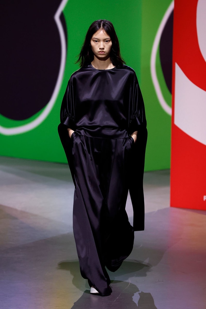 JWアンダーソン 2023年秋冬ウィメンズコレクション JW Anderson Fall Winter 2023 London Fashion Week FW23 Runway Show Jonathan Anderson michael clark company 