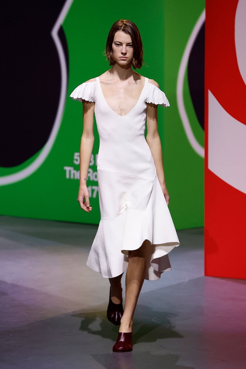 JWアンダーソン 2023年秋冬ウィメンズコレクション JW Anderson Fall Winter 2023 London Fashion Week FW23 Runway Show Jonathan Anderson michael clark company 
