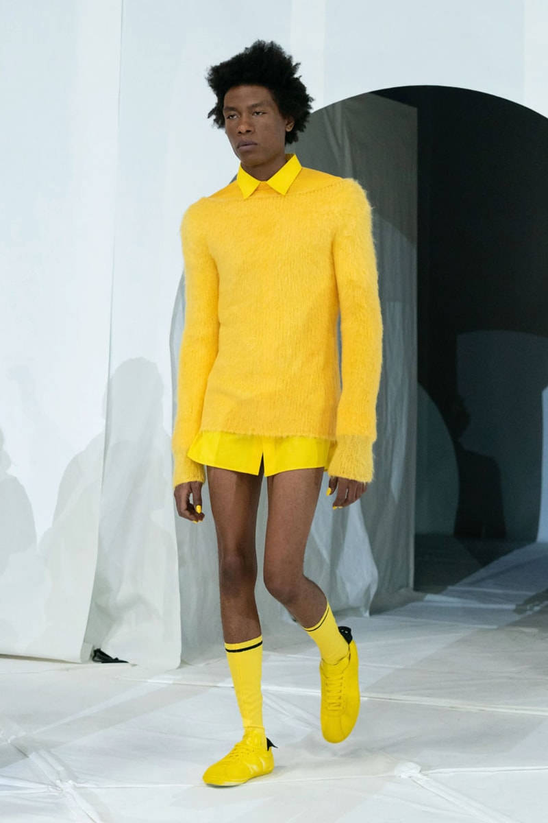 マルニ 2023年秋冬コレクション  Marni Fall winter23 Makes Striking Statements With Just Four Colors In Tokyo, creative director Francesco Risso presented the range at Yoyogi National Gymnasium.