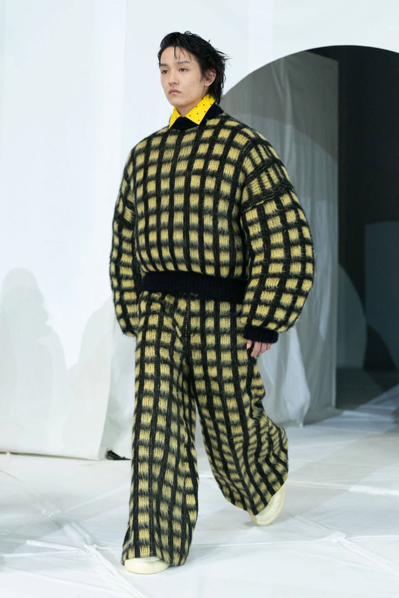 マルニ 2023年秋冬コレクション  Marni Fall winter23 Makes Striking Statements With Just Four Colors In Tokyo, creative director Francesco Risso presented the range at Yoyogi National Gymnasium.