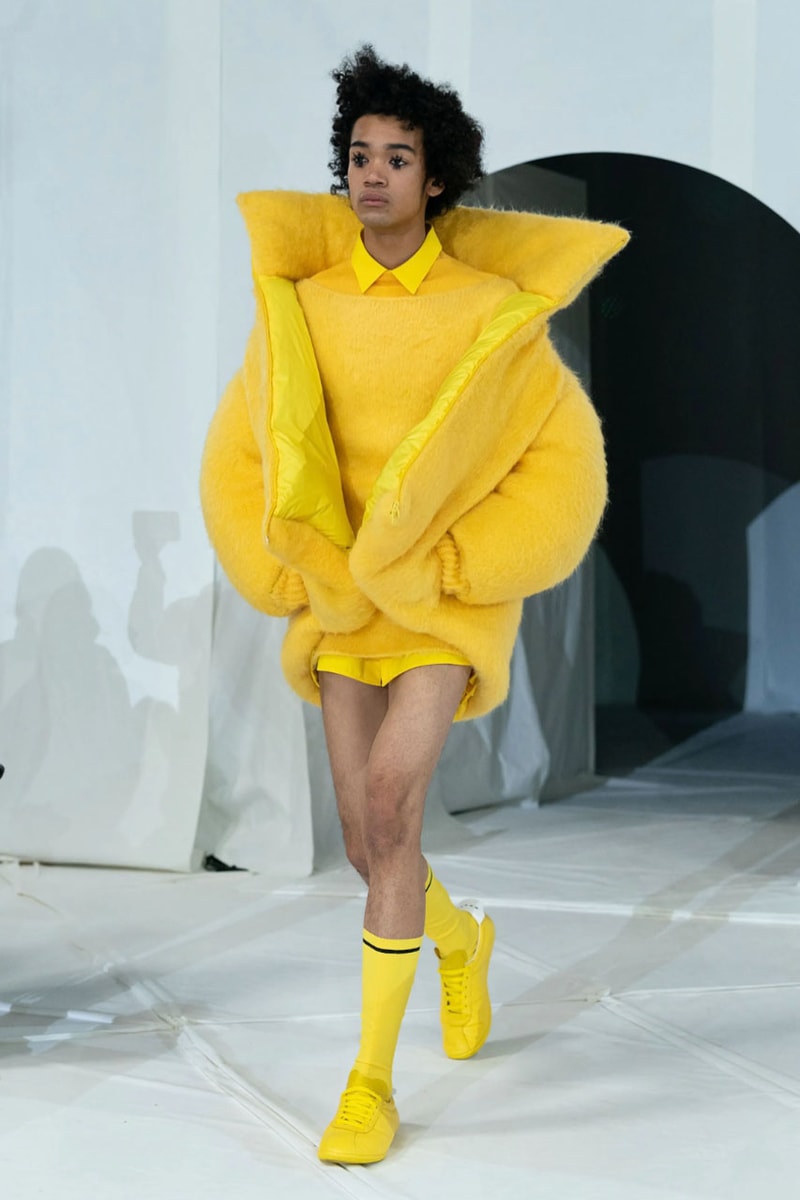 マルニ 2023年秋冬コレクション  Marni Fall winter23 Makes Striking Statements With Just Four Colors In Tokyo, creative director Francesco Risso presented the range at Yoyogi National Gymnasium.